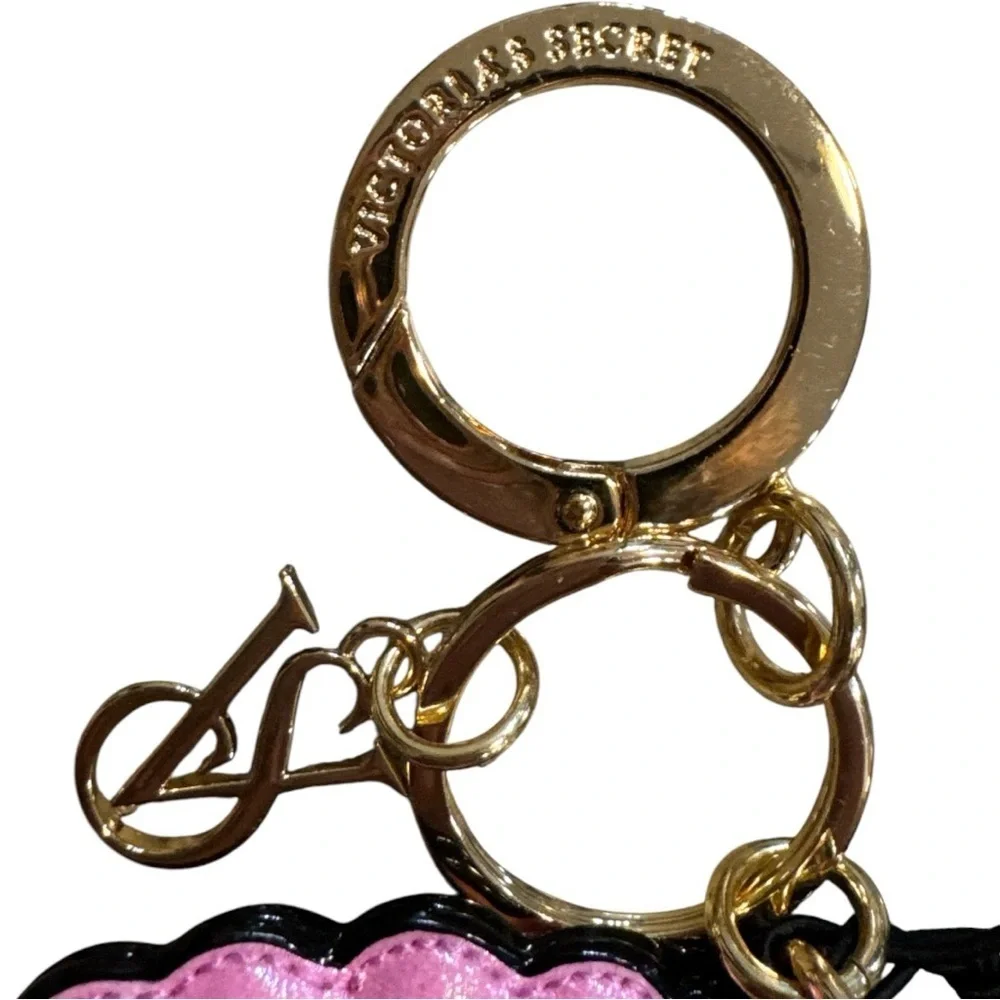 NWT Victoria’s Secret Pink Bling Seashell Keychain